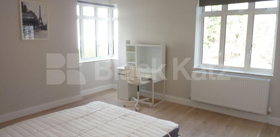 			 NEWLY REFURBISHED 3 BED GOOD FOR 4 SHARERS!, 3 Bedroom, 1 bath, 1 reception Flat			 Harrington Square, CAMDEN/MORNINGTON CRESCENT